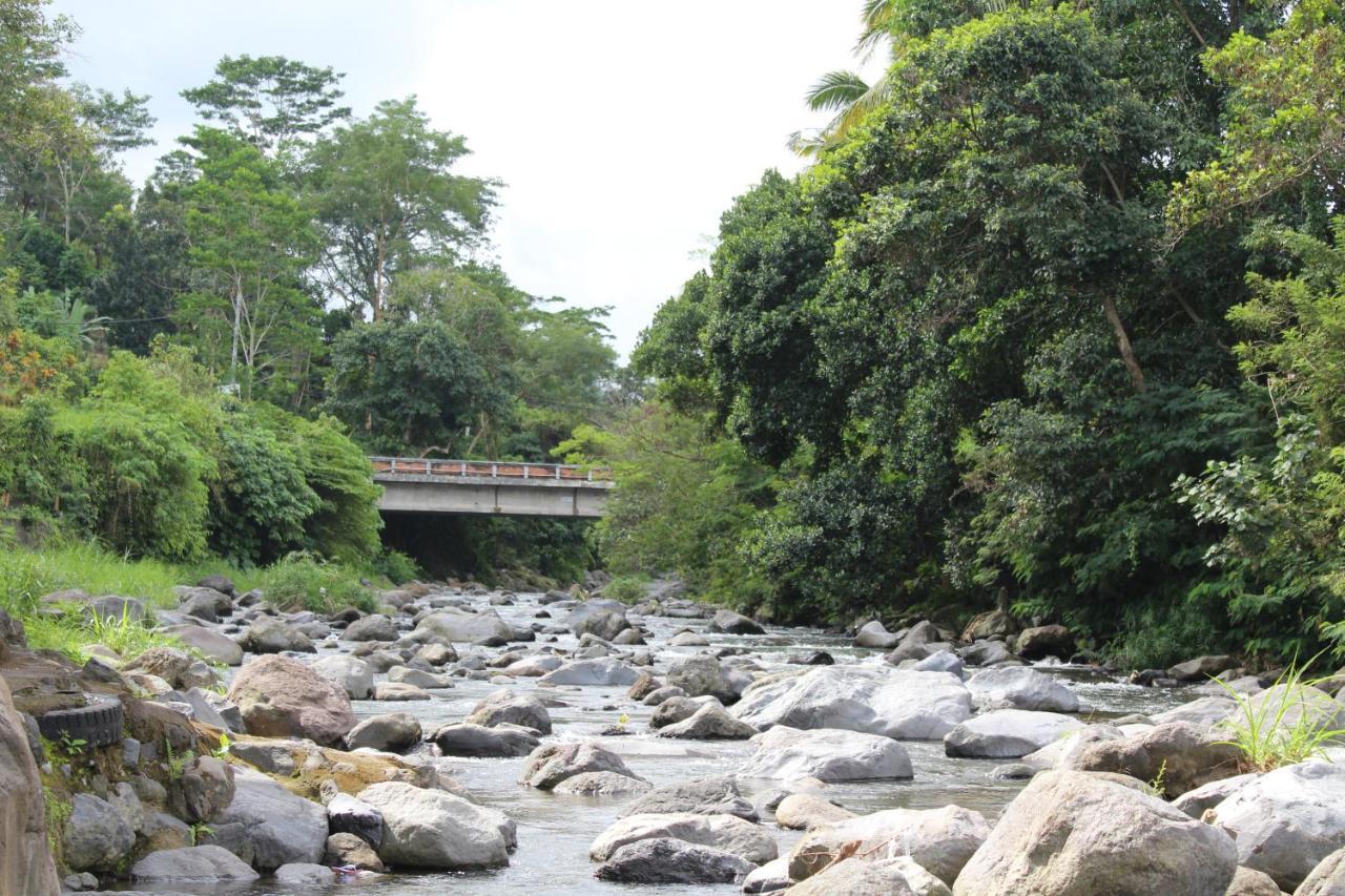 Pondok Tepi Sungai Sidemen  Kültér fotó