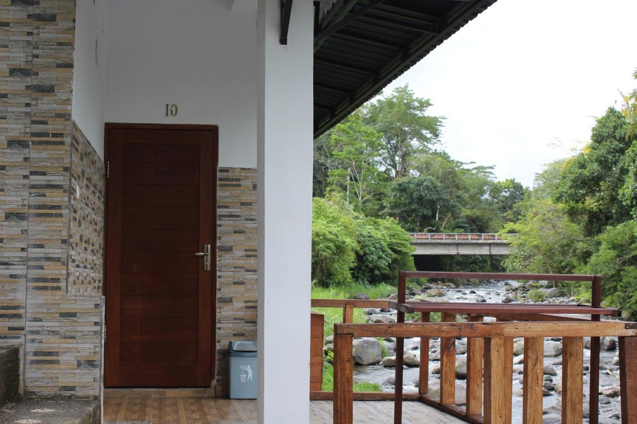 Pondok Tepi Sungai Sidemen  Kültér fotó